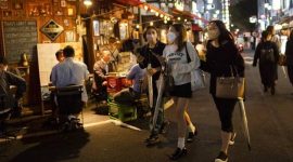 warga jepang mulai mengunjungi restoran di Tokyo (detik com)