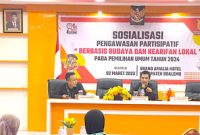 Koordinator Divisi Hukum, Pencegahan, Partisipasi masyarakat dan Hubungan masyarakat Bawaslu Kabupaten Boalemo, Yuyun Antu SE., saat memberikan materi pengawasan partisipasi. trlgs