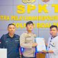 Reyn Daima  dkk saat mengadu di Polres Boalemo Jumat 3 mei 2024.