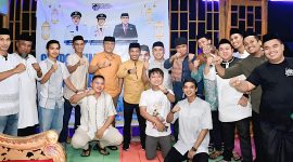 Foto bersama Wakil Bupati Kabupaten Boalemo, Lahmudin Hambali bersama KNPI Boalemo dan Pemuda.(ArifIyabu).