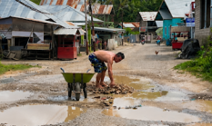 Jalan Rusak Parah Puluhan Tahun, Bupati Buta, DPRD Bisu; Uang Rakyat ke Mana?