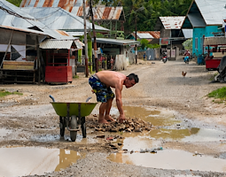 Jalan Rusak Parah Puluhan Tahun, Bupati Buta, DPRD Bisu; Uang Rakyat ke Mana?